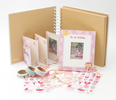 instax komplekts mazuļa pirmajai dzimšanas dienai, rozā (rāmītis, albums, uzlīmes un līmlentes)