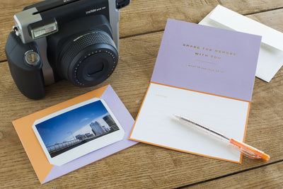instax Wide pastkarte oranža/violeta